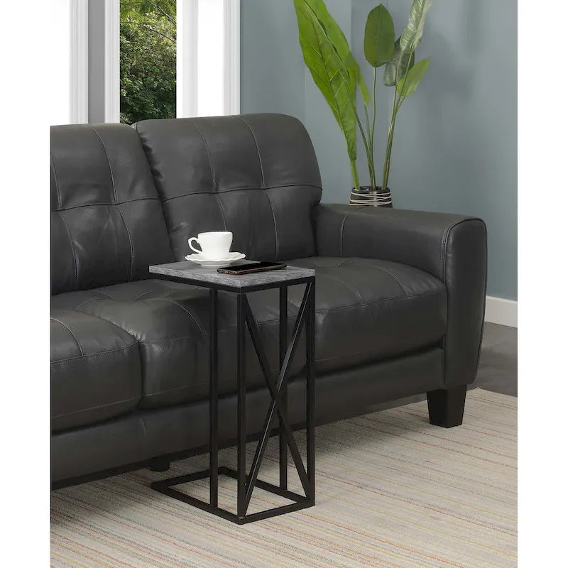 Table d'appoint en C avec étagère inférieure ouverte, table polyvalente à côté de la chaise ou du canapé
