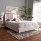 Lit plateforme capitonné en velours Glam avec tête de lit matelassée et pieds dorés